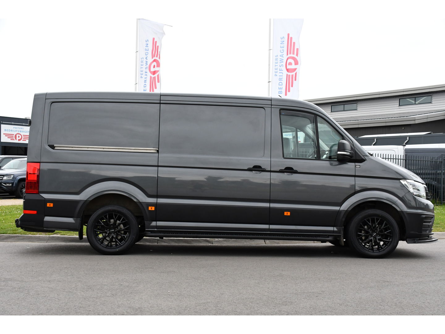 Volkswagen Crafter 35 2.0 TDI L3H2 Highline Camera, Cruise, Sensoren, Automaat, Carplay, Automaat, 177PK, LED, Stoelverwarming, Standkachel, UNIEK!