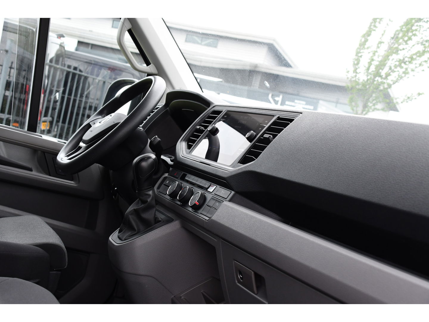 Volkswagen Crafter 35 2.0 TDI L3H2 Highline Camera, Cruise, Sensoren, Automaat, Carplay, Automaat, 177PK, LED, Stoelverwarming, Standkachel, UNIEK!