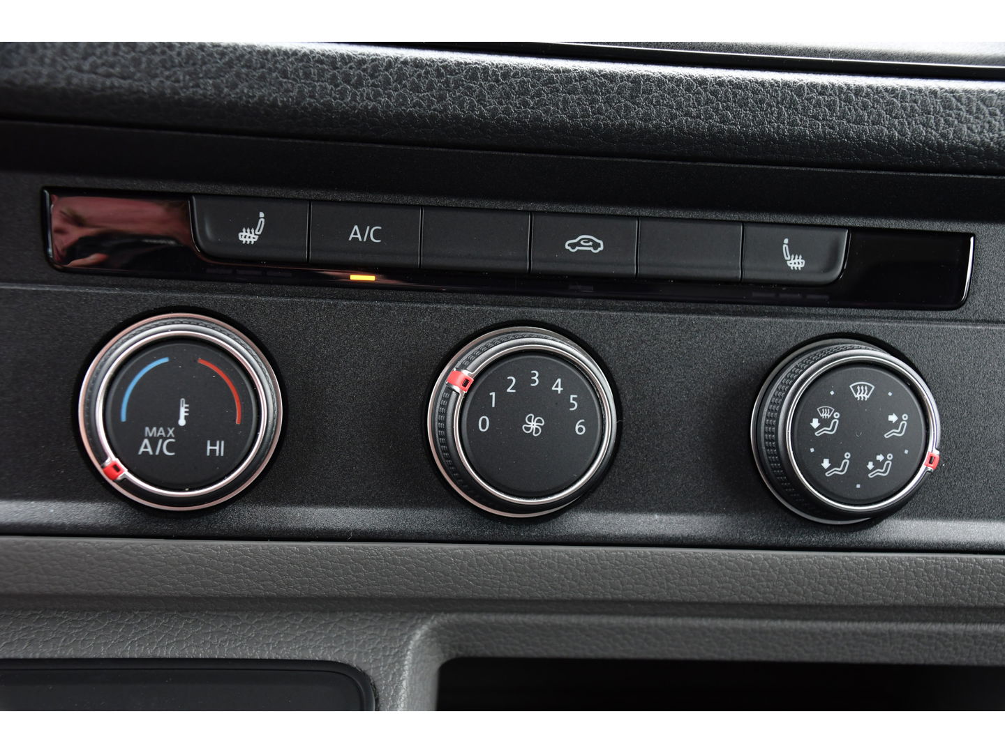 Volkswagen Crafter 35 2.0 TDI L3H2 Highline Camera, Cruise, Sensoren, Automaat, Carplay, Automaat, 177PK, LED, Stoelverwarming, Standkachel, UNIEK!