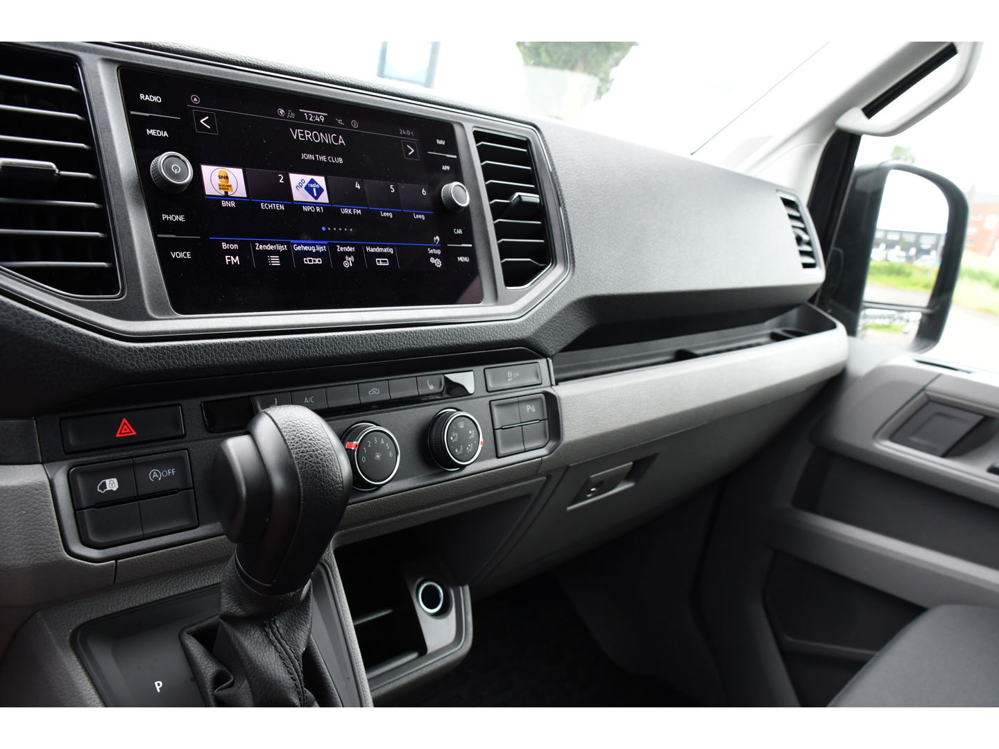 Volkswagen Crafter 35 2.0 TDI L3H2 Highline Camera, Cruise, Sensoren, Automaat, Carplay, Automaat, 177PK, LED, Stoelverwarming, Standkachel, UNIEK!