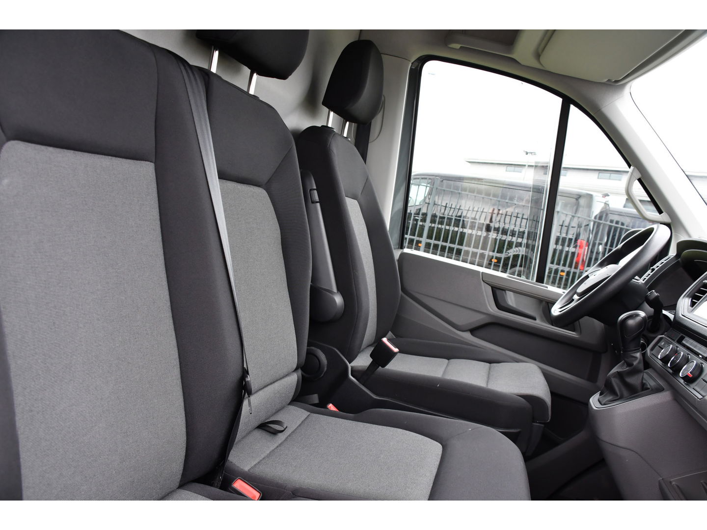 Volkswagen Crafter 35 2.0 TDI L3H2 Highline Camera, Cruise, Sensoren, Automaat, Carplay, Automaat, 177PK, LED, Stoelverwarming, Standkachel, UNIEK!