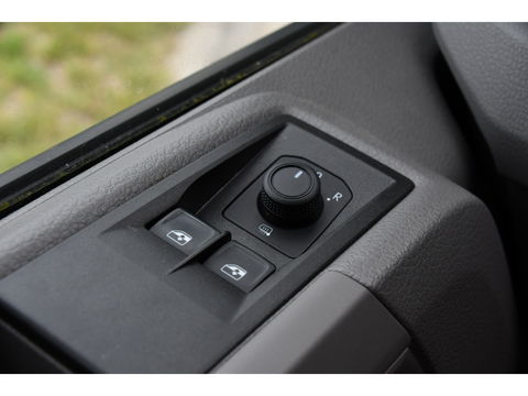 Volkswagen Crafter 35 2.0 TDI L3H2 Highline Camera, Cruise, Sensoren, Automaat, Carplay, Automaat, 177PK, LED, Stoelverwarming, Standkachel, UNIEK!