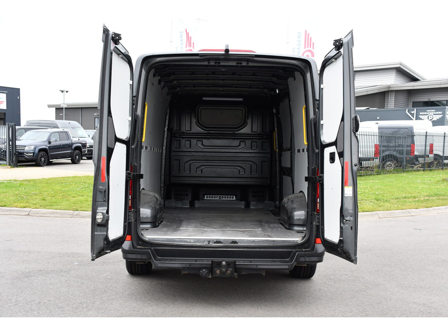 Volkswagen Crafter 35 2.0 TDI L3H2 Highline Camera, Cruise, Sensoren, Automaat, Carplay, Automaat, 177PK, LED, Stoelverwarming, Standkachel, UNIEK!