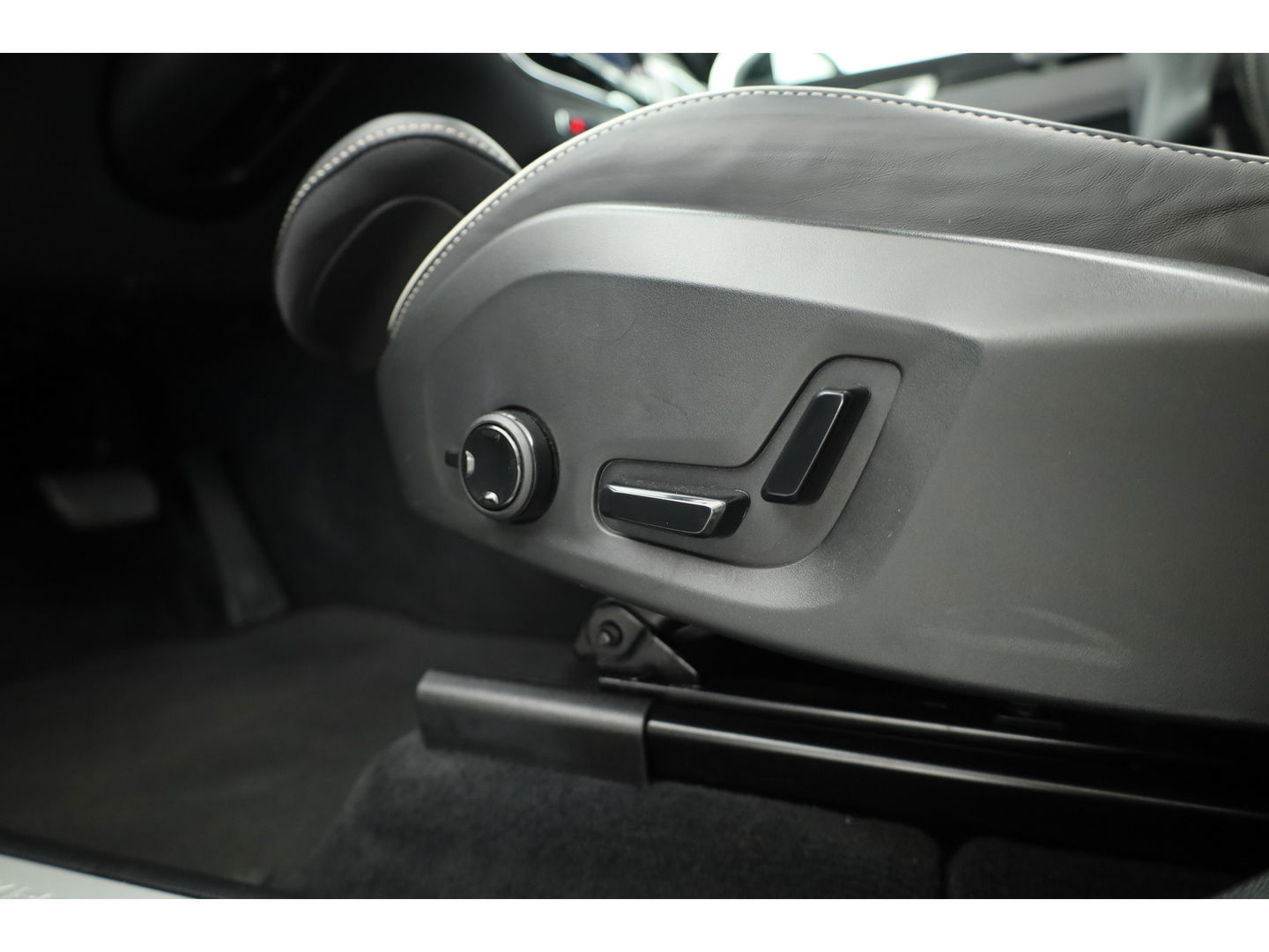 Volvo XC60 T8 Recharge Plus Black Edition | Pano | Memory seats | 360cam | Stoel- Stuurverw. | Apple Carplay