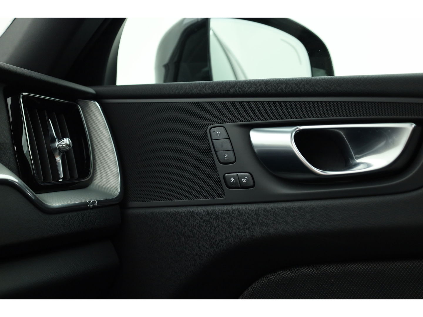 Volvo XC60 T8 Recharge Plus Black Edition | Pano | Memory seats | 360cam | Stoel- Stuurverw. | Apple Carplay