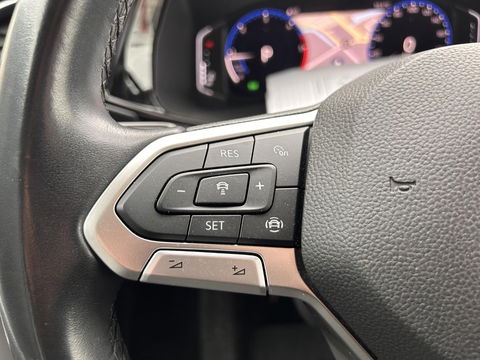 Volkswagen Transporter 2.0 TDI L2H1 28 Bulli DC | LED | AUT | Dig. Cockpit |  ADAPTIVE CRUISE | 19 INCH | BEKLEDE LAADRUIMTE | CARPLAY |
