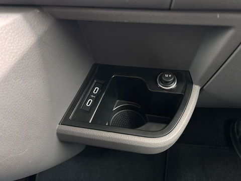 Volkswagen Transporter 2.0 TDI L2H1 28 Bulli DC | LED | AUT | Dig. Cockpit |  ADAPTIVE CRUISE | 19 INCH | BEKLEDE LAADRUIMTE | CARPLAY |
