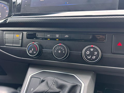 Volkswagen Transporter 2.0 TDI L2H1 28 Bulli DC | LED | AUT | Dig. Cockpit |  ADAPTIVE CRUISE | 19 INCH | BEKLEDE LAADRUIMTE | CARPLAY |