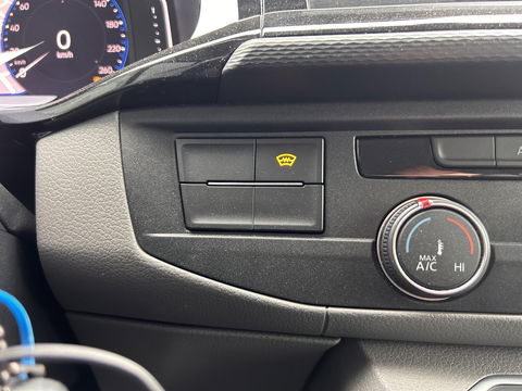 Volkswagen Transporter 2.0 TDI L2H1 28 Bulli DC | LED | AUT | Dig. Cockpit |  ADAPTIVE CRUISE | 19 INCH | BEKLEDE LAADRUIMTE | CARPLAY |