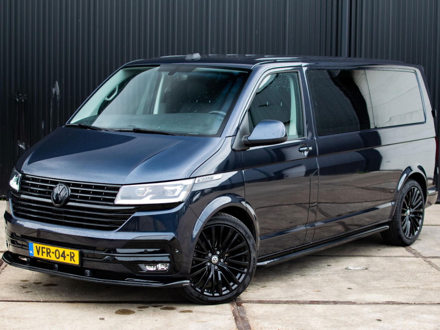 Volkswagen Transporter 2.0 TDI L2H1 28 Bulli DC | LED | AUT | Dig. Cockpit |  ADAPTIVE CRUISE | 19 INCH | BEKLEDE LAADRUIMTE | CARPLAY |