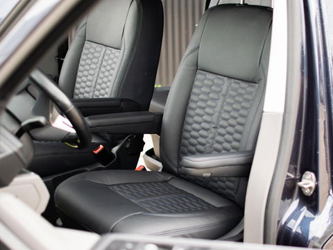 Volkswagen Transporter 2.0 TDI L2H1 28 Bulli DC | LED | AUT | Dig. Cockpit |  ADAPTIVE CRUISE | 19 INCH | BEKLEDE LAADRUIMTE | CARPLAY |