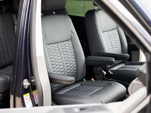 Volkswagen Transporter 2.0 TDI L2H1 28 Bulli DC | LED | AUT | Dig. Cockpit |  ADAPTIVE CRUISE | 19 INCH | BEKLEDE LAADRUIMTE | CARPLAY |