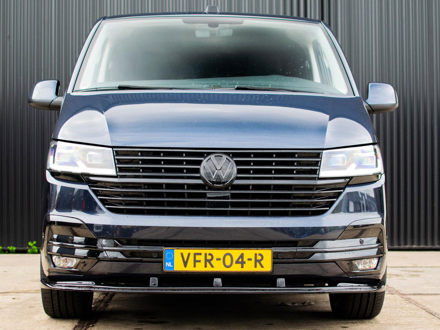 Volkswagen Transporter 2.0 TDI L2H1 28 Bulli DC | LED | AUT | Dig. Cockpit |  ADAPTIVE CRUISE | 19 INCH | BEKLEDE LAADRUIMTE | CARPLAY |