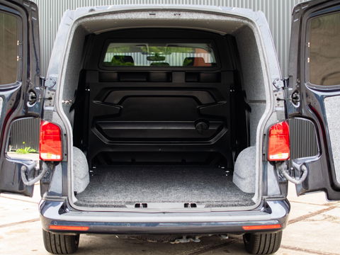 Volkswagen Transporter 2.0 TDI L2H1 28 Bulli DC | LED | AUT | Dig. Cockpit |  ADAPTIVE CRUISE | 19 INCH | BEKLEDE LAADRUIMTE | CARPLAY |