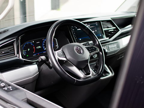 Volkswagen Transporter 2.0 TDI L2H1 28 Bulli DC | LED | AUT | Dig. Cockpit |  ADAPTIVE CRUISE | 19 INCH | BEKLEDE LAADRUIMTE | CARPLAY |