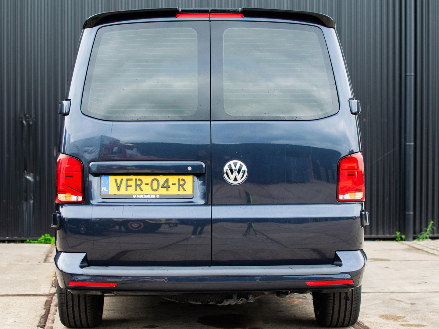 Volkswagen Transporter 2.0 TDI L2H1 28 Bulli DC | LED | AUT | Dig. Cockpit |  ADAPTIVE CRUISE | 19 INCH | BEKLEDE LAADRUIMTE | CARPLAY |
