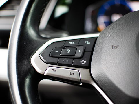 Volkswagen Transporter 2.0 TDI L2H1 28 Bulli DC | LED | AUT | Dig. Cockpit |  ADAPTIVE CRUISE | 19 INCH | BEKLEDE LAADRUIMTE | CARPLAY |