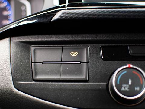 Volkswagen Transporter 2.0 TDI L2H1 28 Bulli DC | LED | AUT | Dig. Cockpit |  ADAPTIVE CRUISE | 19 INCH | BEKLEDE LAADRUIMTE | CARPLAY |