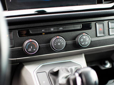 Volkswagen Transporter 2.0 TDI L2H1 28 Bulli DC | LED | AUT | Dig. Cockpit |  ADAPTIVE CRUISE | 19 INCH | BEKLEDE LAADRUIMTE | CARPLAY |