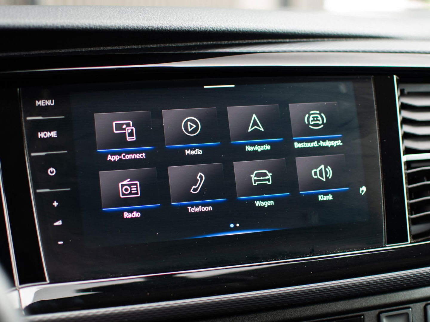 Volkswagen Transporter 2.0 TDI L2H1 28 Bulli DC | LED | AUT | Dig. Cockpit |  ADAPTIVE CRUISE | 19 INCH | BEKLEDE LAADRUIMTE | CARPLAY |