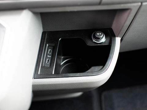 Volkswagen Transporter 2.0 TDI L2H1 28 Bulli DC | LED | AUT | Dig. Cockpit |  ADAPTIVE CRUISE | 19 INCH | BEKLEDE LAADRUIMTE | CARPLAY |