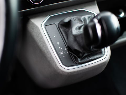Volkswagen Transporter 2.0 TDI L2H1 28 Bulli DC | LED | AUT | Dig. Cockpit |  ADAPTIVE CRUISE | 19 INCH | BEKLEDE LAADRUIMTE | CARPLAY |
