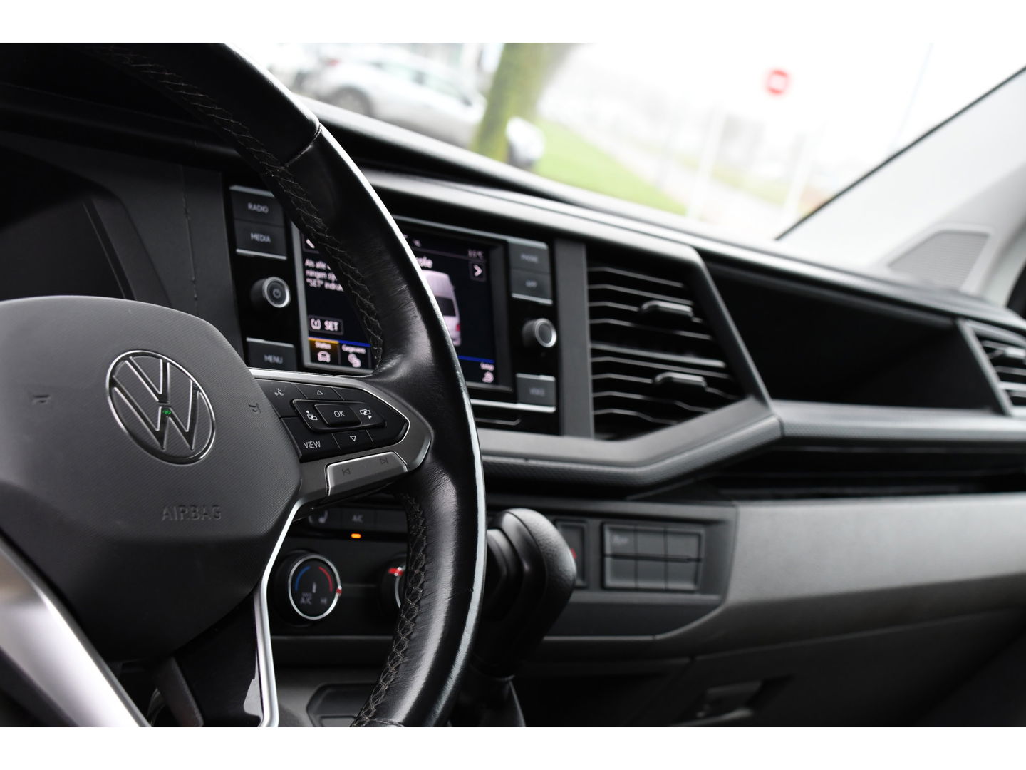 Volkswagen Transporter 2.0 TDI L2H1 30 Highline PB Edition Cruise, Camera, Carplay, LED, 199PK, Automaat, Sensoren, Multimedia, UNIEK!