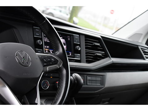 Volkswagen Transporter 2.0 TDI L2H1 30 Highline PB Edition Cruise, Camera, Carplay, LED, 199PK, Automaat, Sensoren, Multimedia, UNIEK!