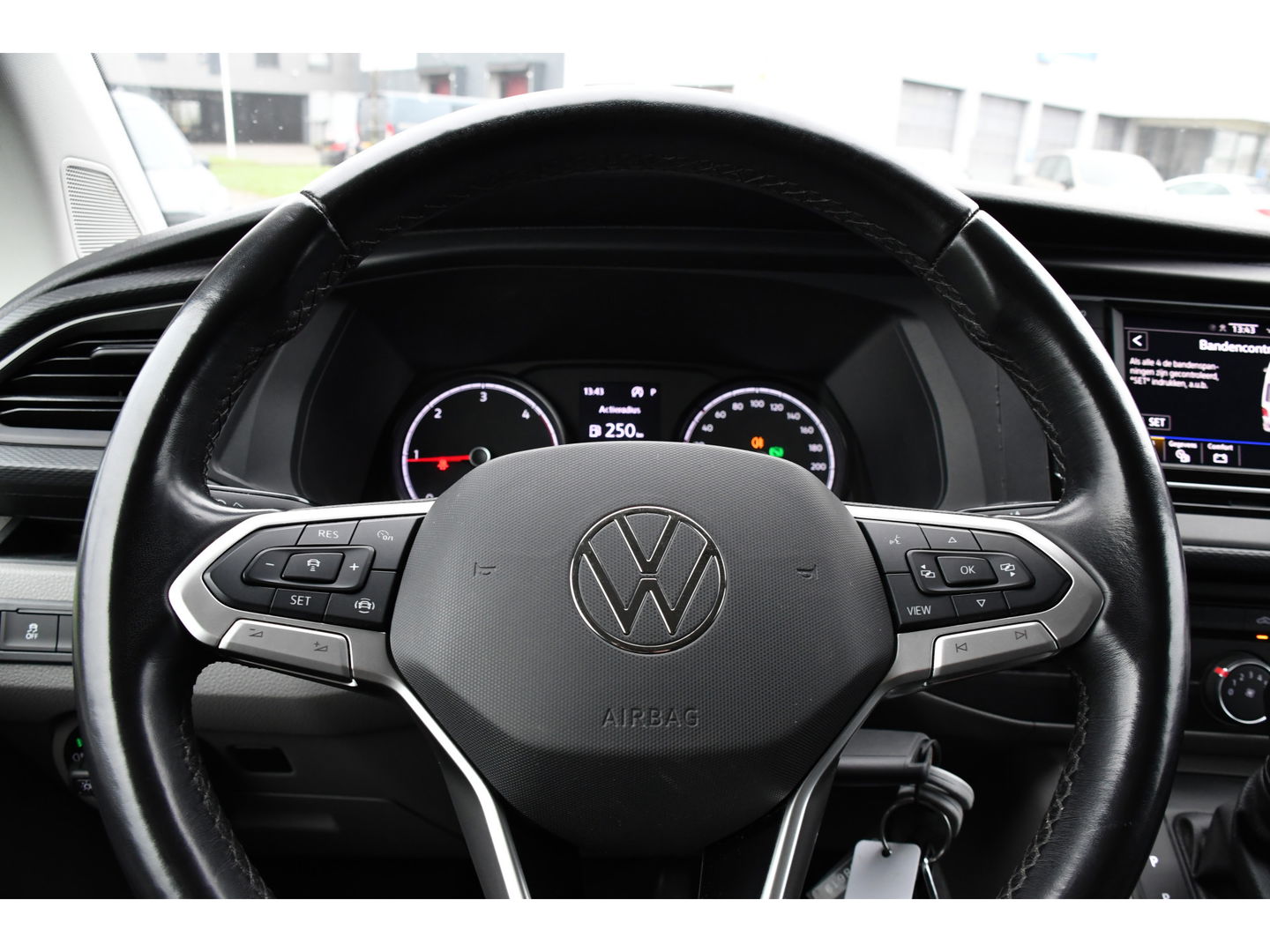 Volkswagen Transporter 2.0 TDI L2H1 30 Highline PB Edition Cruise, Camera, Carplay, LED, 199PK, Automaat, Sensoren, Multimedia, UNIEK!