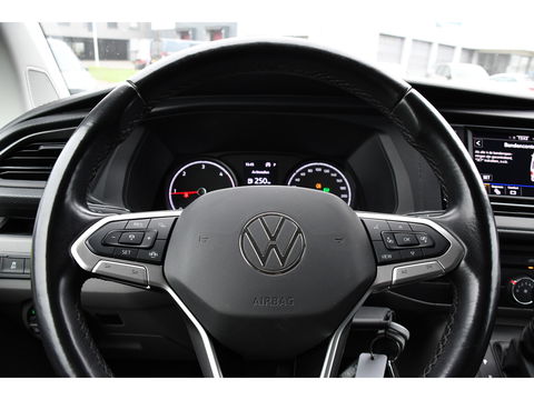 Volkswagen Transporter 2.0 TDI L2H1 30 Highline PB Edition Cruise, Camera, Carplay, LED, 199PK, Automaat, Sensoren, Multimedia, UNIEK!