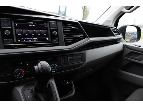 Volkswagen Transporter 2.0 TDI L2H1 30 Highline PB Edition Cruise, Camera, Carplay, LED, 199PK, Automaat, Sensoren, Multimedia, UNIEK!