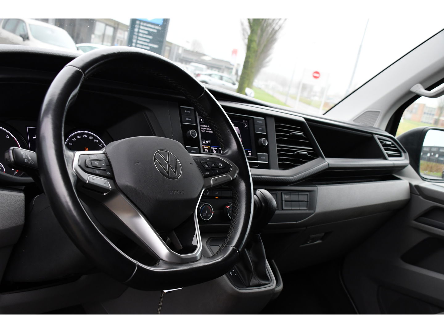 Volkswagen Transporter 2.0 TDI L2H1 30 Highline PB Edition Cruise, Camera, Carplay, LED, 199PK, Automaat, Sensoren, Multimedia, UNIEK!