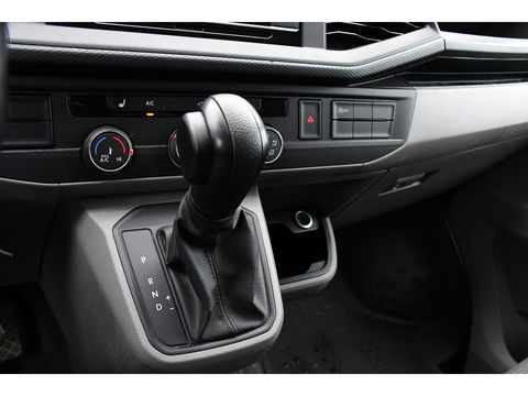 Volkswagen Transporter 2.0 TDI L2H1 30 Highline PB Edition Cruise, Camera, Carplay, LED, 199PK, Automaat, Sensoren, Multimedia, UNIEK!