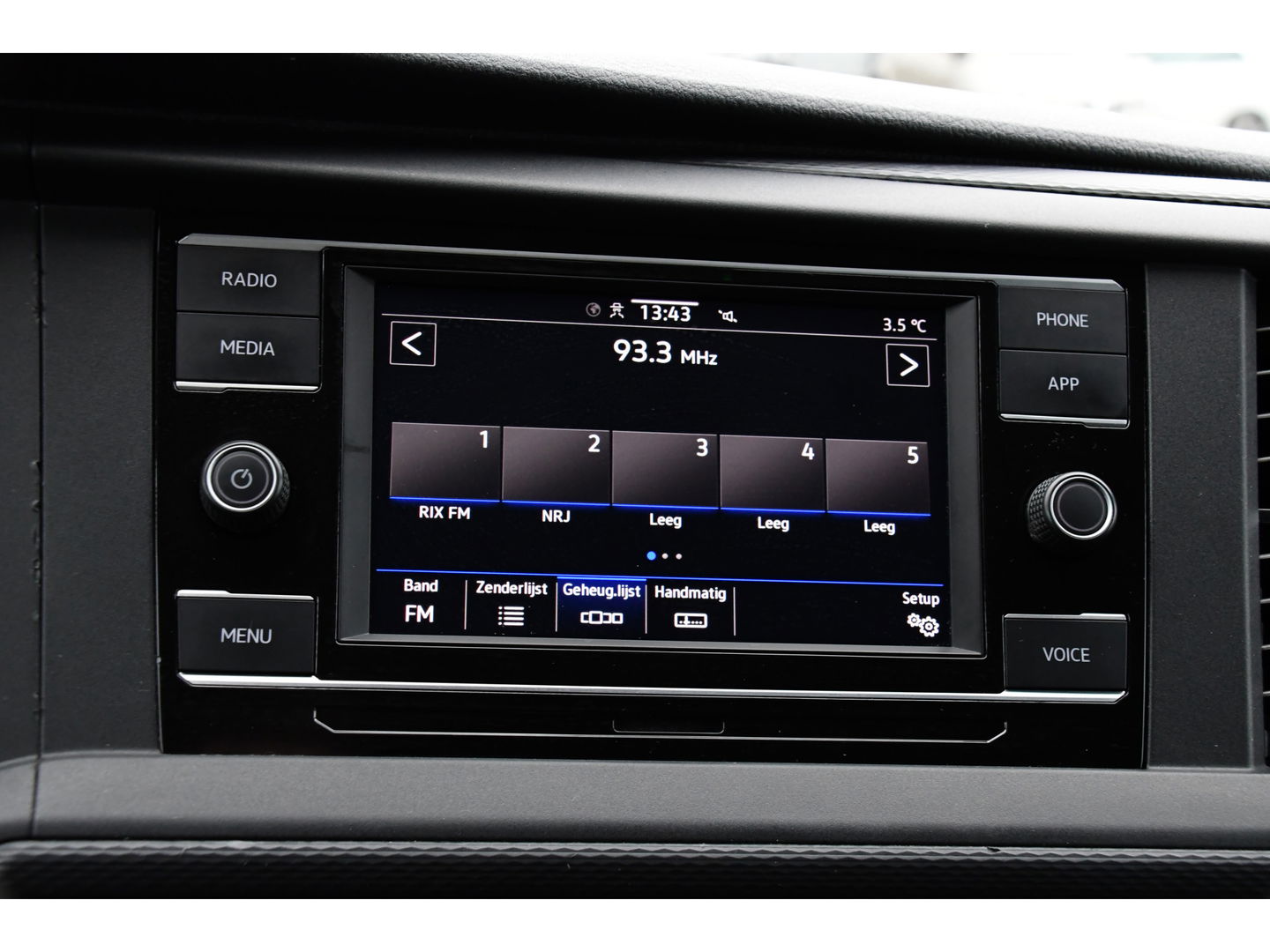Volkswagen Transporter 2.0 TDI L2H1 30 Highline PB Edition Cruise, Camera, Carplay, LED, 199PK, Automaat, Sensoren, Multimedia, UNIEK!