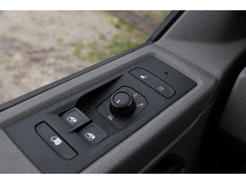 Volkswagen Transporter 2.0 TDI L2H1 30 Highline PB Edition Cruise, Camera, Carplay, LED, 199PK, Automaat, Sensoren, Multimedia, UNIEK!