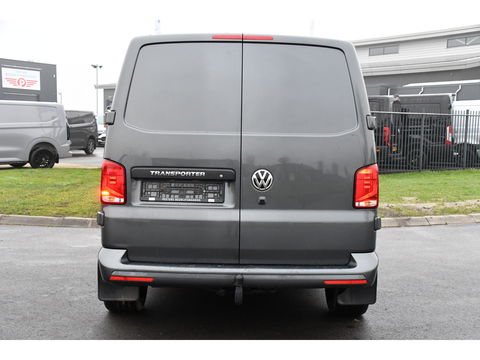 Volkswagen Transporter 2.0 TDI L2H1 30 Highline PB Edition Cruise, Camera, Carplay, LED, 199PK, Automaat, Sensoren, Multimedia, UNIEK!