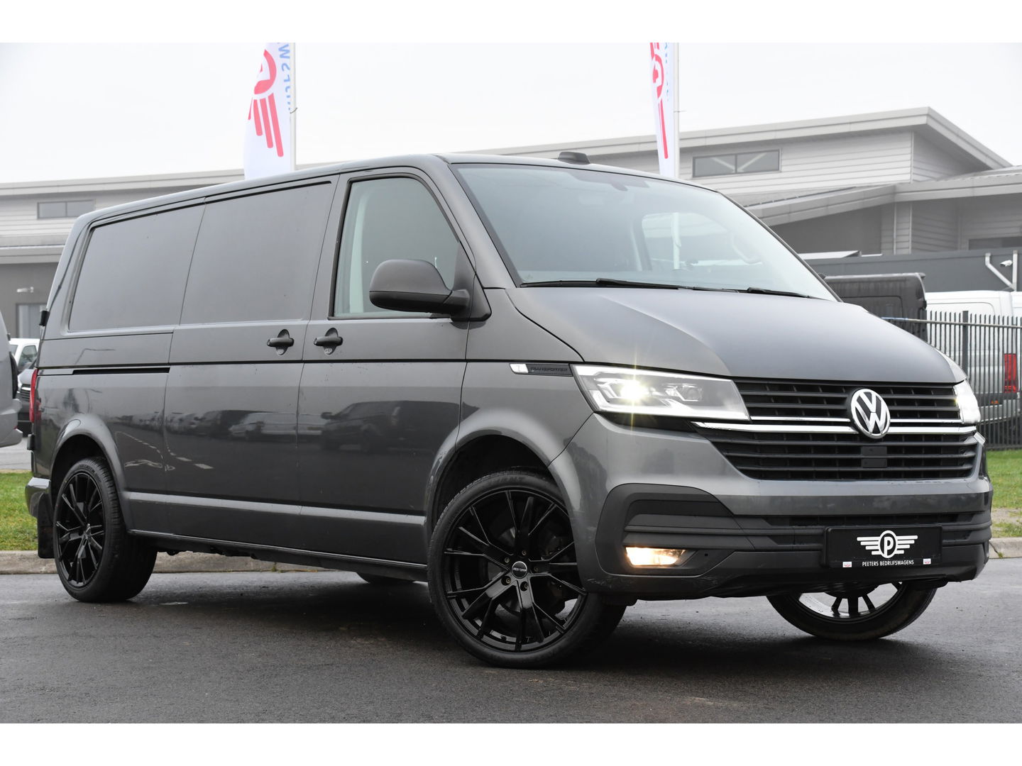 Volkswagen Transporter 2.0 TDI L2H1 30 Highline PB Edition Cruise, Camera, Carplay, LED, 199PK, Automaat, Sensoren, Multimedia, UNIEK!