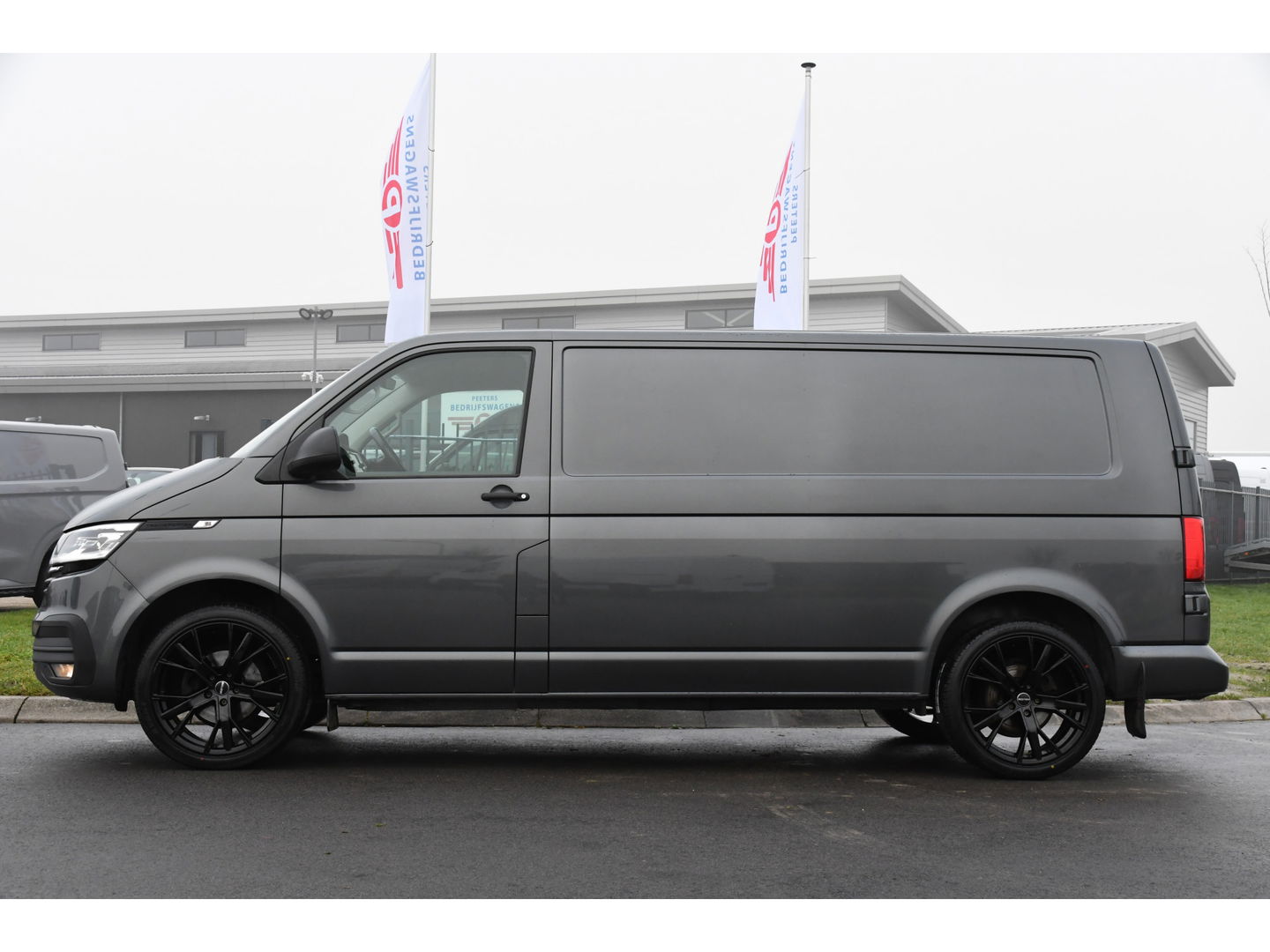 Volkswagen Transporter 2.0 TDI L2H1 30 Highline PB Edition Cruise, Camera, Carplay, LED, 199PK, Automaat, Sensoren, Multimedia, UNIEK!