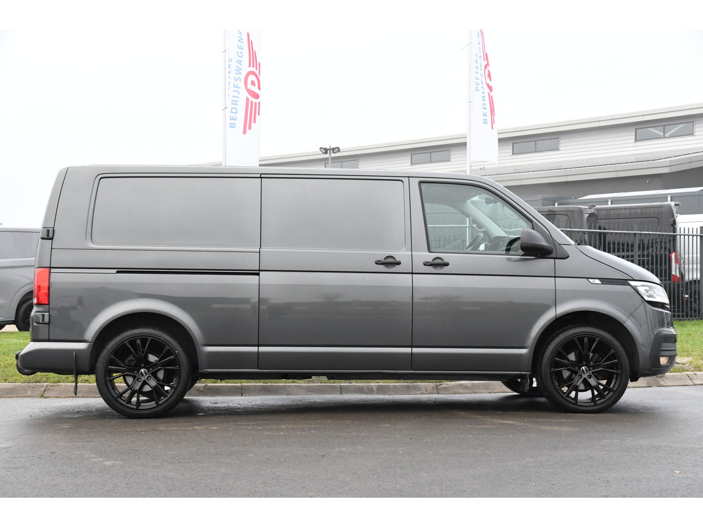 Volkswagen Transporter 2.0 TDI L2H1 30 Highline PB Edition Cruise, Camera, Carplay, LED, 199PK, Automaat, Sensoren, Multimedia, UNIEK!