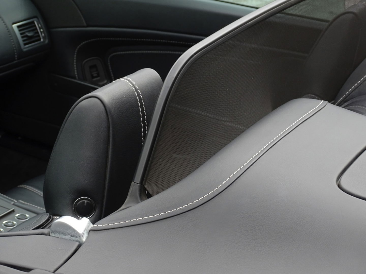 Aston Martin V8 Vantage Roadster 4.3 V8 385PK Sportshift / unieke concours staat / LED