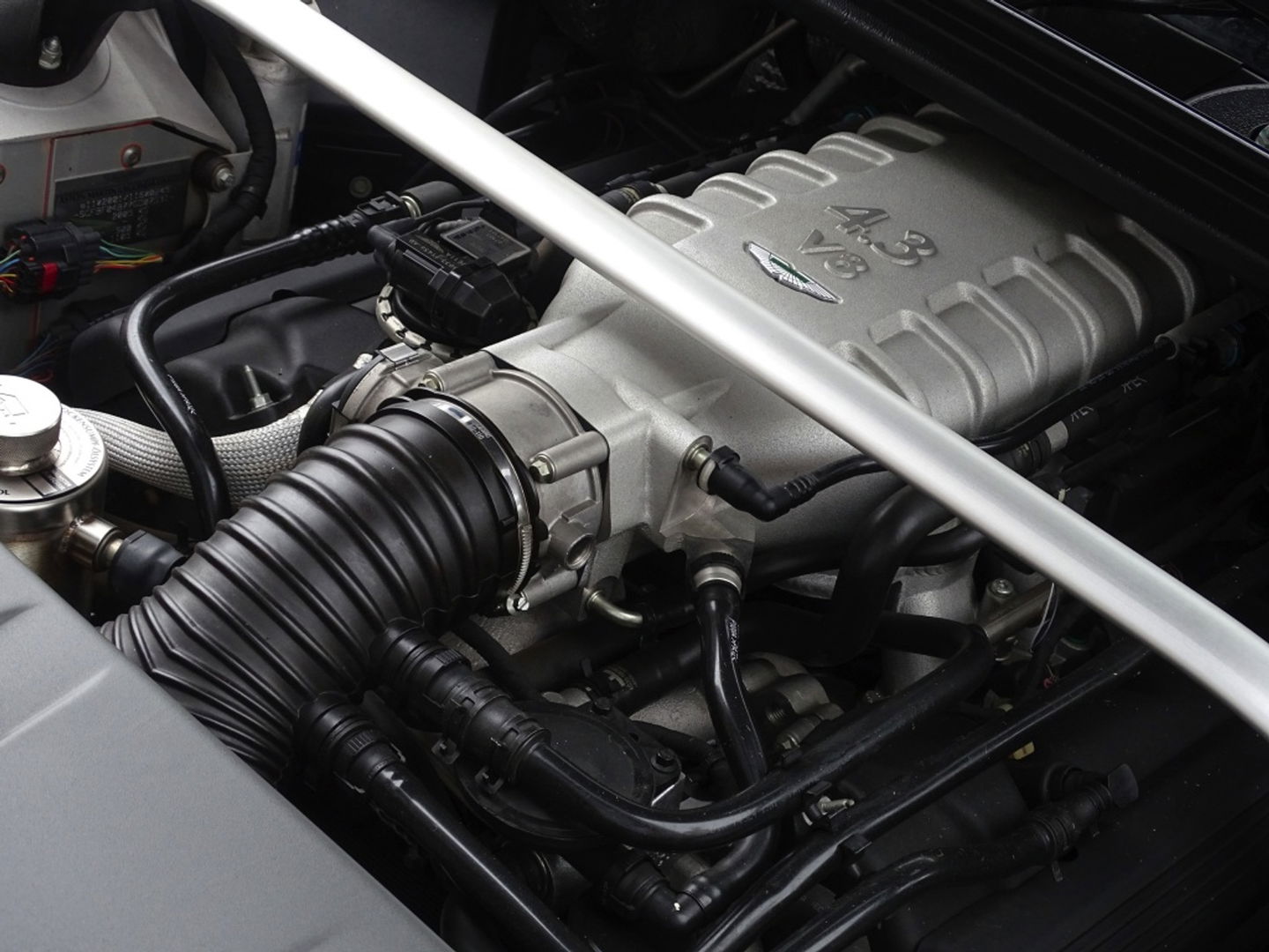 Aston Martin V8 Vantage Roadster 4.3 V8 385PK Sportshift / unieke concours staat / LED