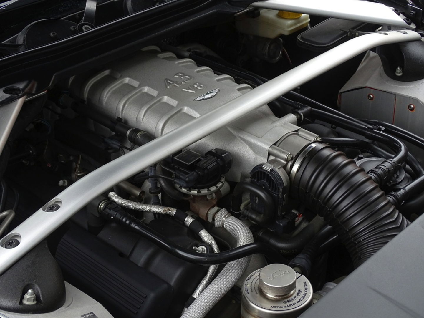 Aston Martin V8 Vantage Roadster 4.3 V8 385PK Sportshift / unieke concours staat / LED
