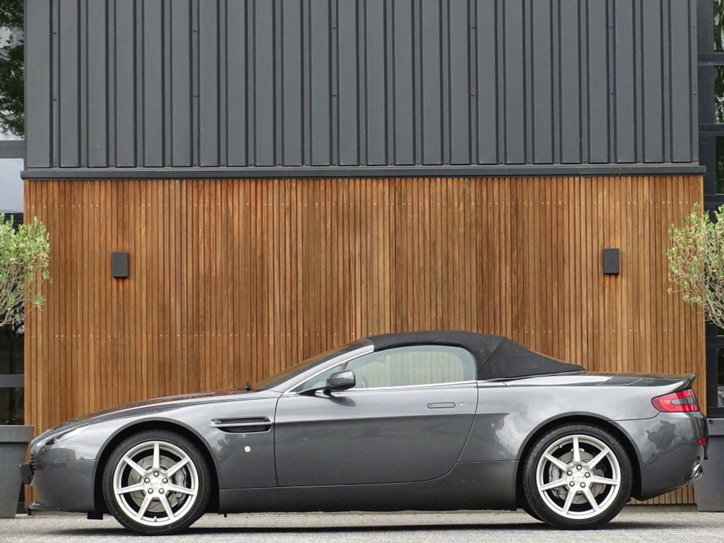 Aston Martin V8 Vantage Roadster 4.3 V8 385PK Sportshift / unieke concours staat / LED