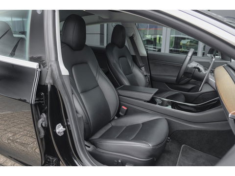 Tesla Model 3 Long Range 350pk AWD 75 kWh Panoramadak NLauto Leder Autopilot