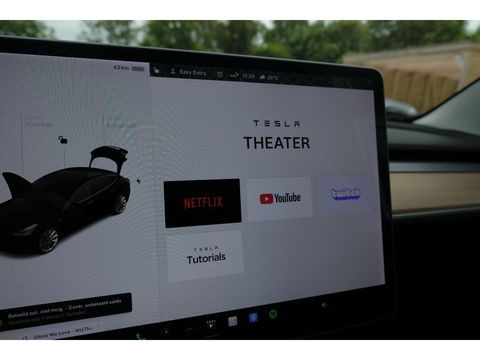 Tesla Model 3 Long Range 350pk AWD 75 kWh Panoramadak NLauto Leder Autopilot