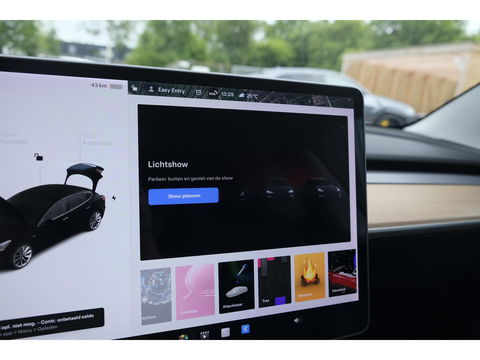Tesla Model 3 Long Range 350pk AWD 75 kWh Panoramadak NLauto Leder Autopilot