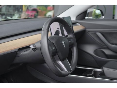Tesla Model 3 Long Range 350pk AWD 75 kWh Panoramadak NLauto Leder Autopilot