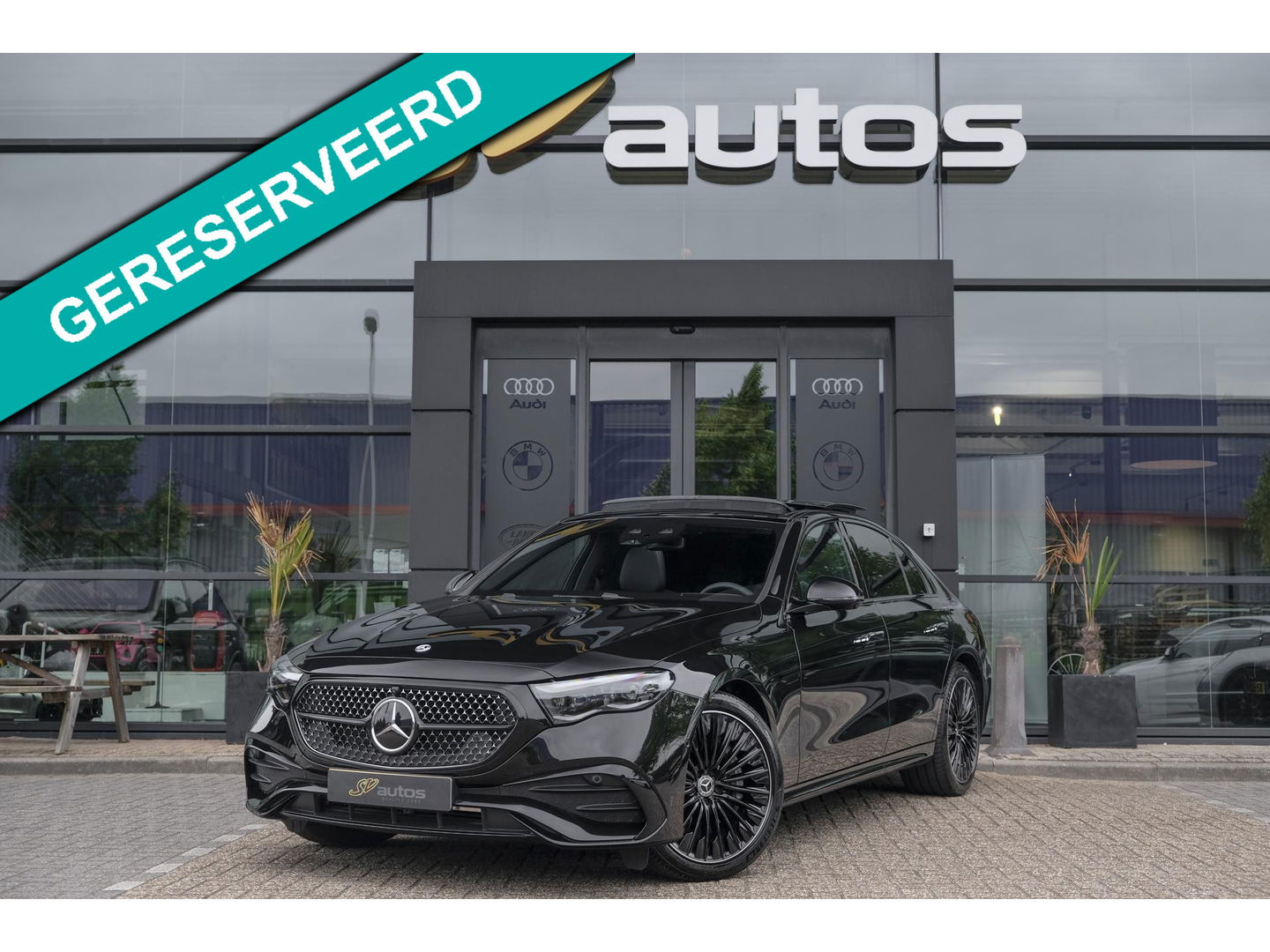 Mercedes-Benz E-Klasse E300e AMG 313pk Hybrid Panoramadak Hyperscreen Burmester 4D Night pakket NLauto NIEUW NIEUW NIEUW!!!