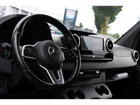 Mercedes-Benz Sprinter 319 V6 3.0 CDI L2H2 Black Edition 360 Camera, Cruise, 3500KG Trekhaak, Carplay, 10,5" Mbux, 190PK, Automaat, LED, Stoelverwarming, Uniek!
