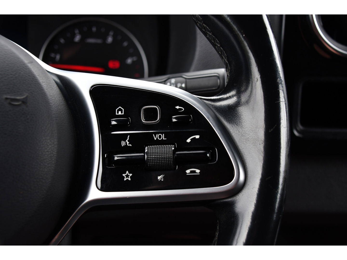 Mercedes-Benz Sprinter 319 V6 3.0 CDI L2H2 Black Edition 360 Camera, Cruise, 3500KG Trekhaak, Carplay, 10,5" Mbux, 190PK, Automaat, LED, Stoelverwarming, Uniek!